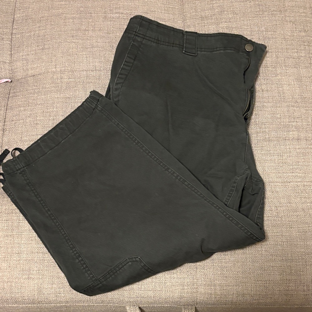Old Navy Women's Dark Gray Cargo Pants - Picture 3 of 5